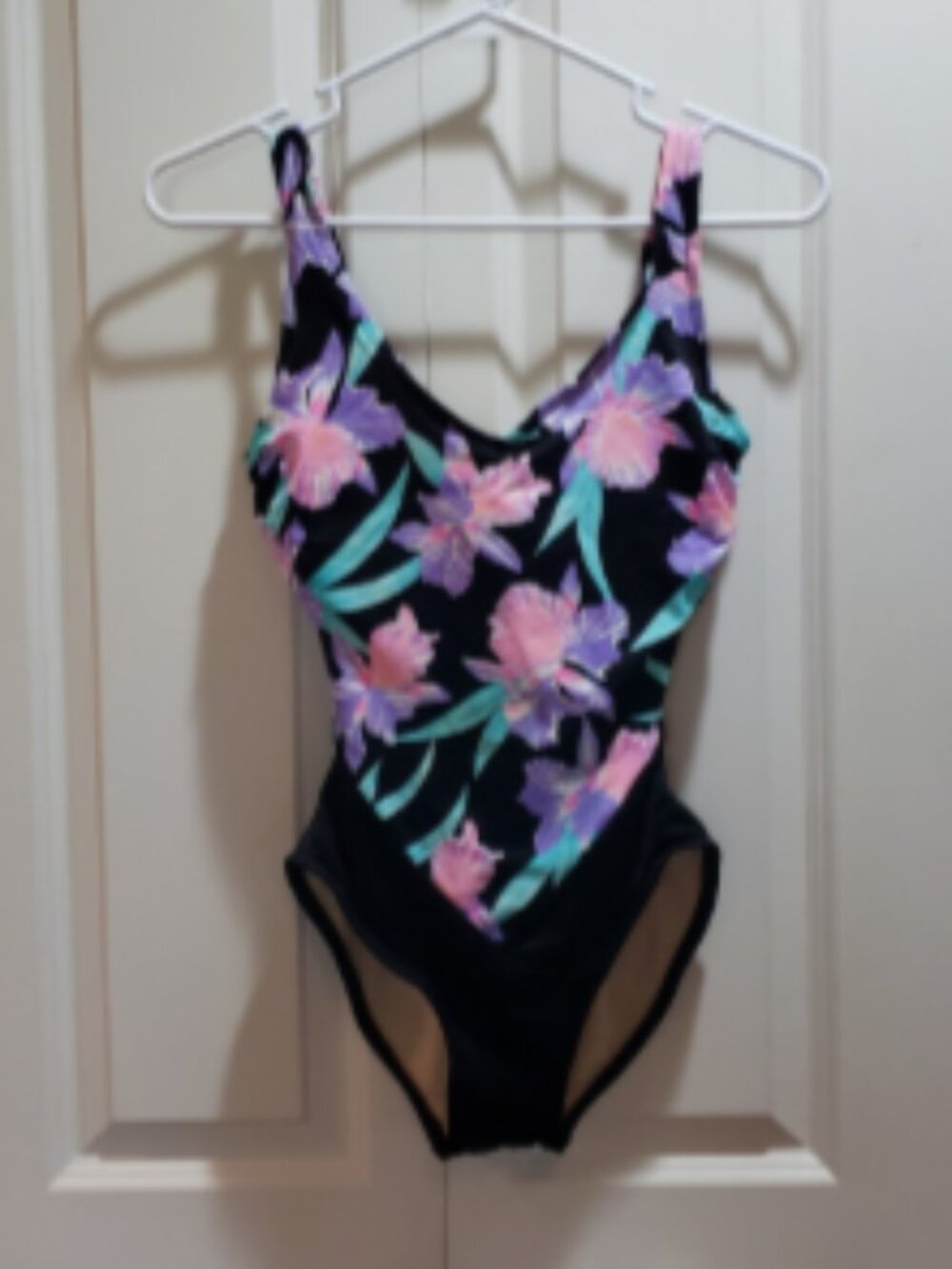 The Slim Suit Black & Floral One Piece Slimming Underwire Swimsuit Size 6